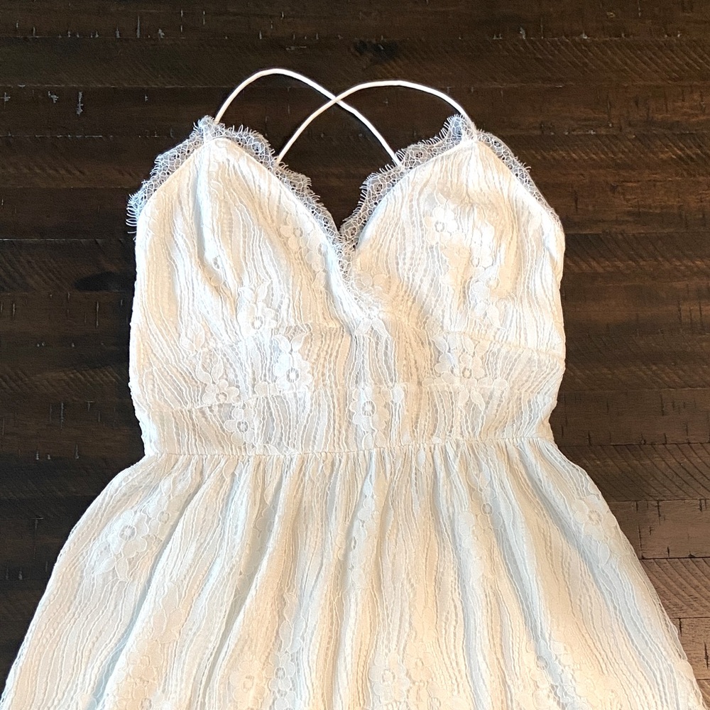 Elegant White Lace Dress with Strappy Back. Aooksmery brand, size M. NWT